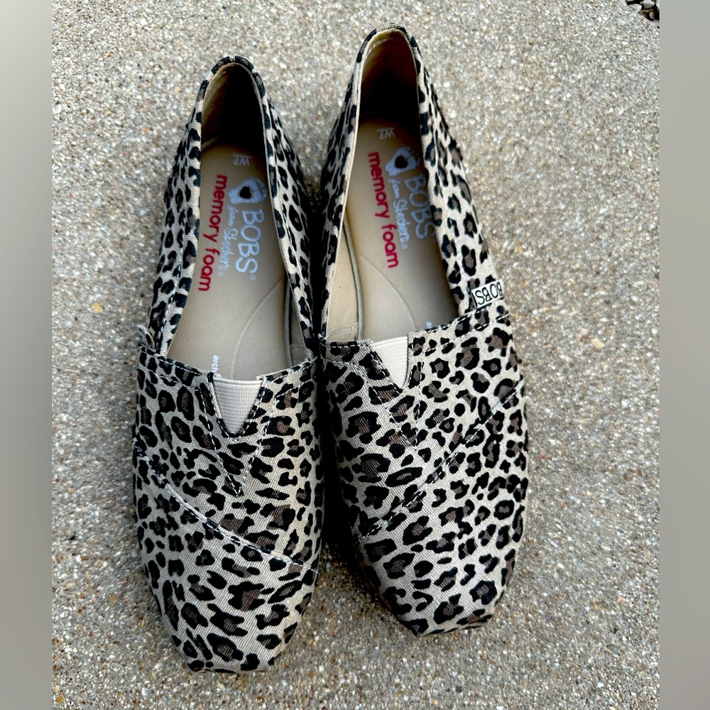 Bobs leopard print brand new never worn size 7 but fits more of a 6.5